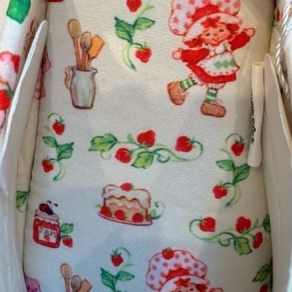 Strawberry Shortcake Women's Printed Comfortable Robe and Matching Slipper Set - Picture 5 of 5